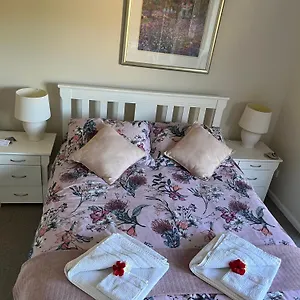 Robyn's Nest - Bed & Breakfast Tewantin