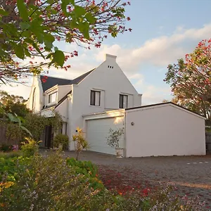 Aarn House Airport Bed & Breakfast Perth